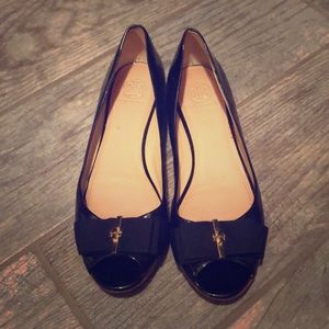 Peep Toe Tory Burch Black Patent Leather Flats